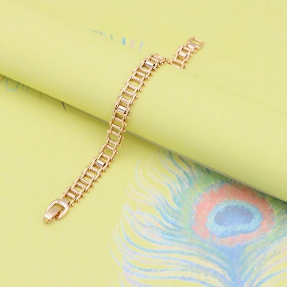 "Rose Gold Textured Link Chain Bracelet in Premium Brass Finish, XPBL0998 - Picture 3 of 12